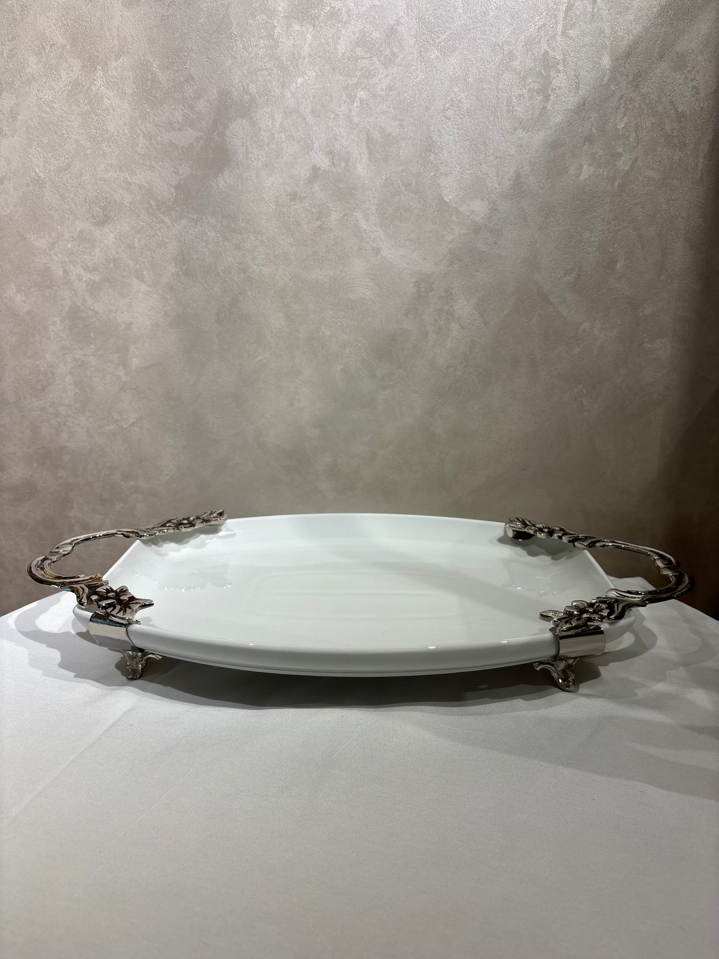 Oval Porcelain with Hands - Simple Royal