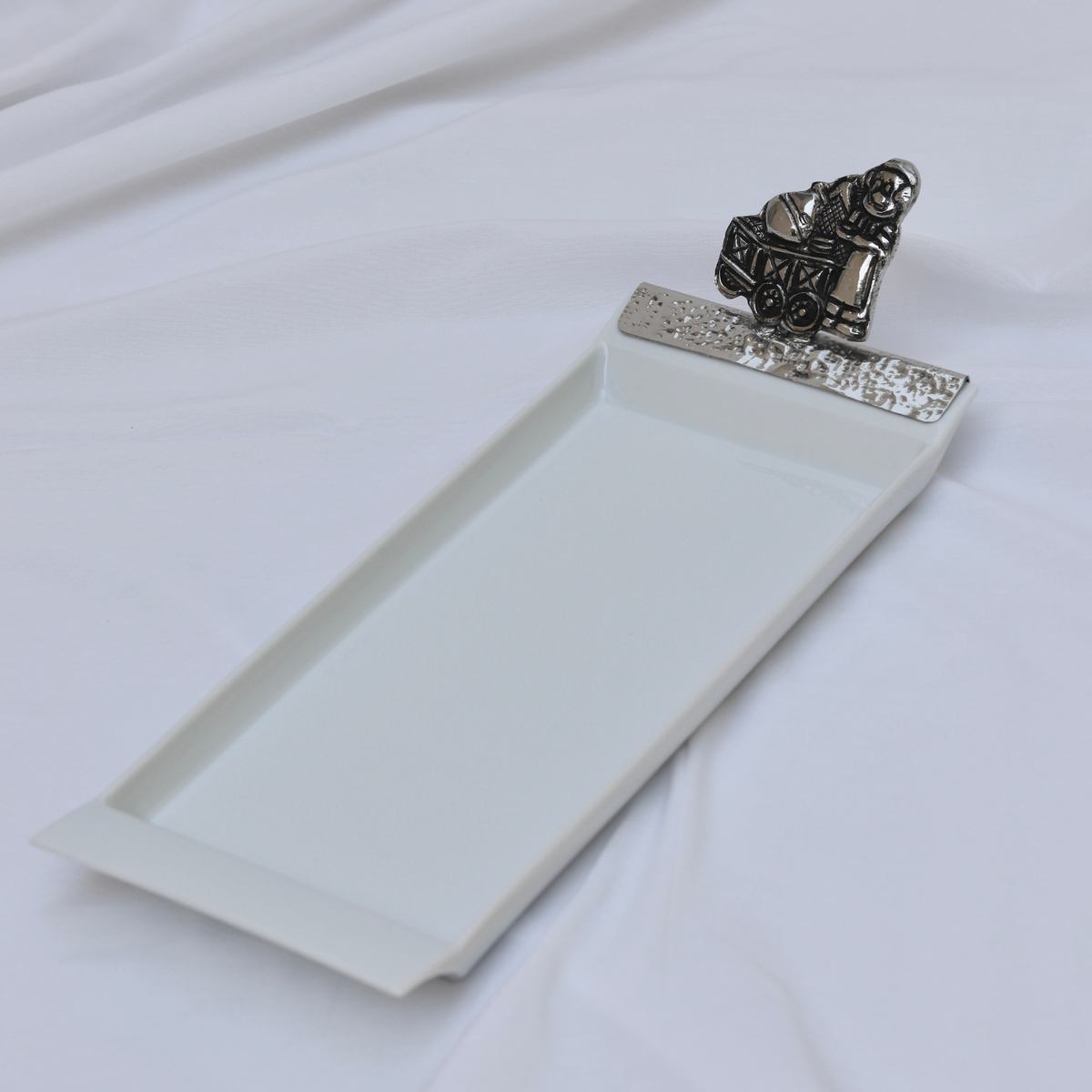 Porcelain clip platter