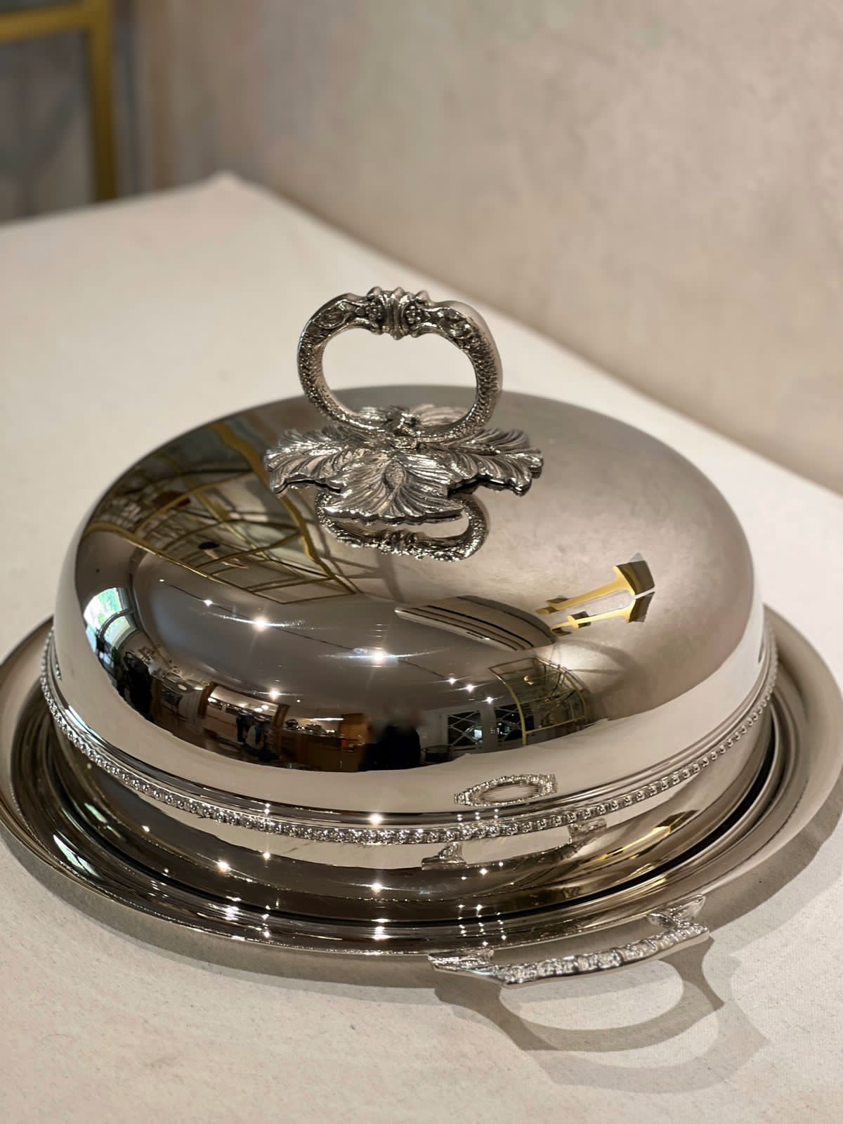 Flat Round Service with cover - Royal Model